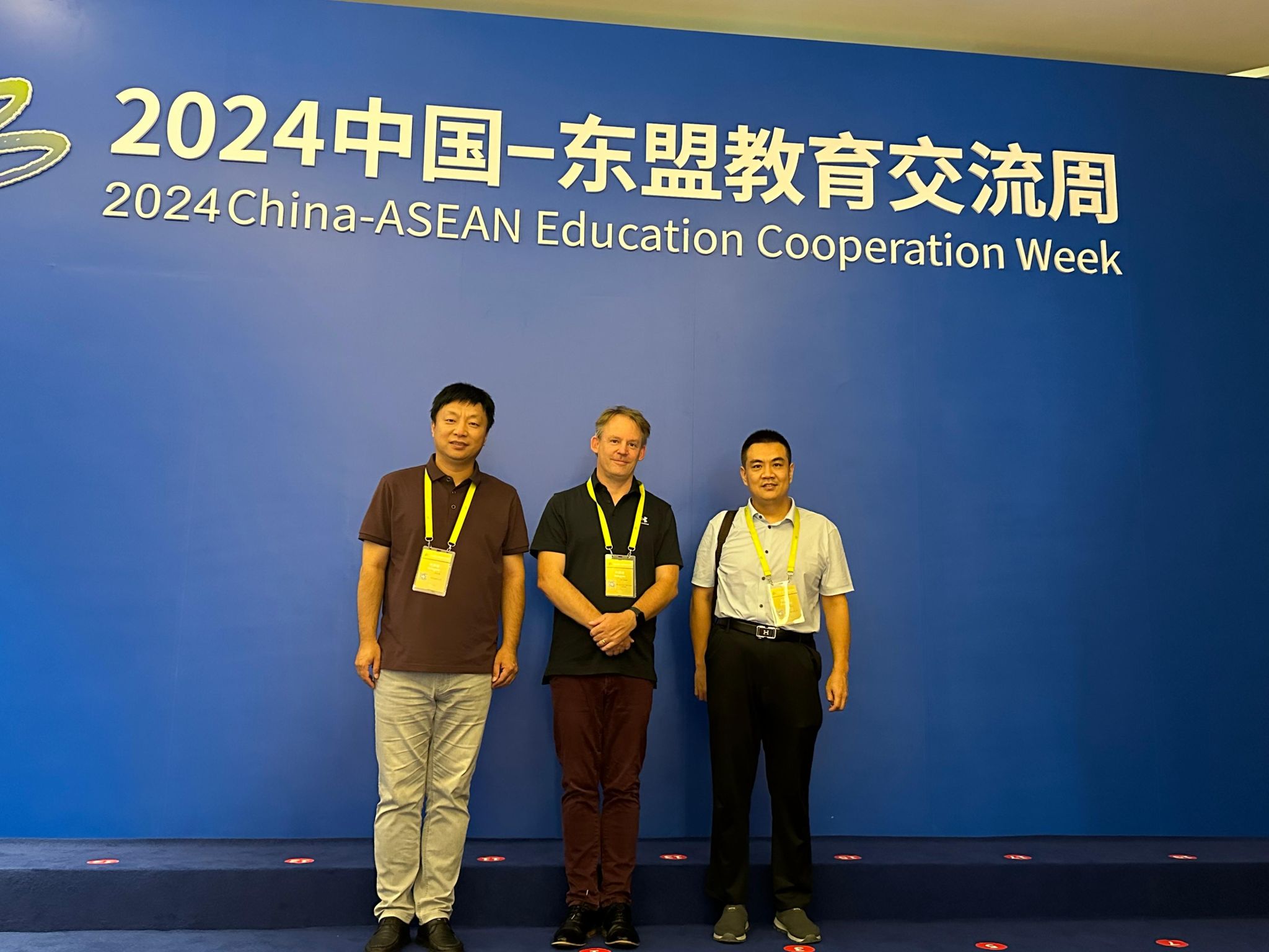 与伦敦大学学院教授Ian Eames交流.jpg