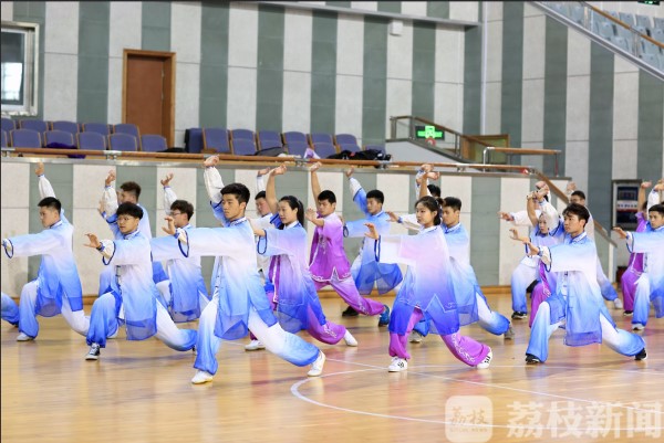 http://oss.cloud.jstv.com/cdv-yuntonglian_QMTNRK_YUNSHI_P00090608_6A493B89605243B0830FBCA564E76C33.PNG?x-oss-process=style/paipai